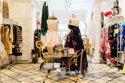 vintage style clothing boutique.